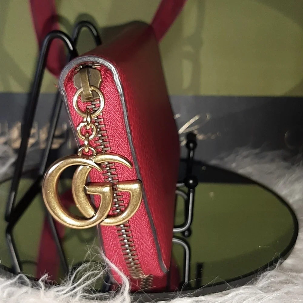 Gucci Red GG Zippy Wallet EUC - Picture 5 of 16
